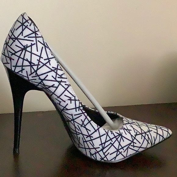 Shoes - Picture 5 of 8